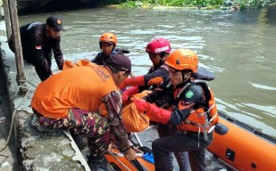Tim SAR Gabungan Temukan Jasad Remaja Tenggelam di Sungai Sidokare