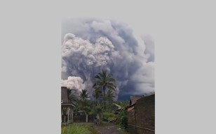 Status Semeru Awas! Radius 8 Km Zona Merah, Warga Diminta Waspada