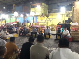 Evaluasi Kelayakan, Pemkot Surabaya Sosialisasikan Perda di Pasar Tanjungsari