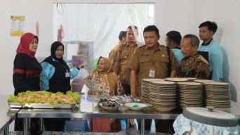 SPPG Gadungan Kediri Libatkan Komunitas Disabilitas, Produksi APD-Alat Dapur
