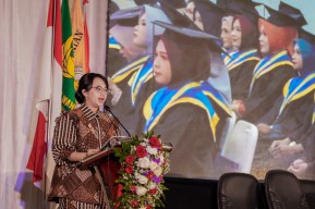 Wisuda Stikes, Mbak Cicha: Tingkatkan Derajat Kesehatan Masyarakat