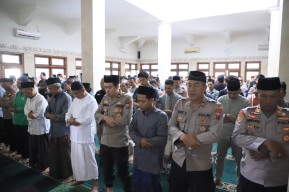 Polres Kediri Kota Ajak Warga Salat Gaib dan Doa Bersama untuk Sumatera dan Semeru
