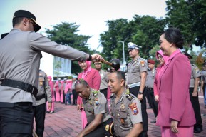 Kapolres Gresik Pimpin Kenaikan Pangkat 96 Personel Polri dan 5 ASN