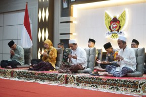Doa Bersama Akhir Tahun, Mbak Vinanda-Gus Qowim Perkuat Harapan Menuju Kediri MAPAN
