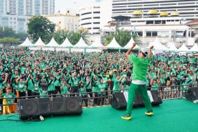 Anlene Ajak Ribuan Warga Surabaya  Lawan Osteoporosis