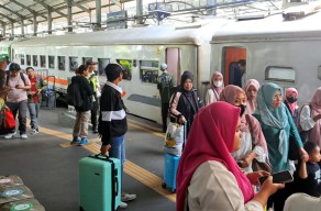 Mobilitas Warga Surabaya Melonjak, Commuter Line Jadi Pilihan Utama