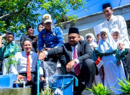 Sambungan SPAM Umbulan Tuntas, Warga Duduksampeyan Gresik Bisa Nikmati Air Bersih