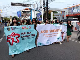 Peringati Hari AIDS Sedunia, Aktivis di Tulungagung Gelar Long March