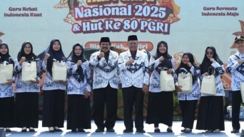 Peringati HGN dan HUT ke-80 PGRI, Mas Dhito Apresiasi Dedikasi Guru di Kediri