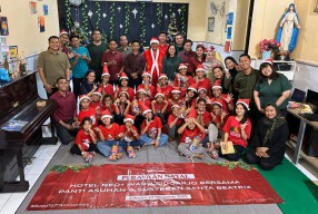 Hotel Neo Waru Sidoarjo Hadirkan Sukacita Natal untuk Anak Panti