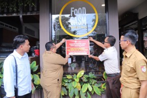 Tunggak Pajak Hingga Miliaran, Pemkab Jember Segel Tiga Usaha Ini