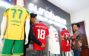 Lelang Jersey Rizky Ridho dkk, UM Surabaya Galang Dana Bencana Aceh-Sumut