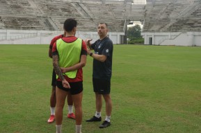Fokus Perbaikan Tim, Marcos Reina Pimpin Latihan Perdana Persik Kediri