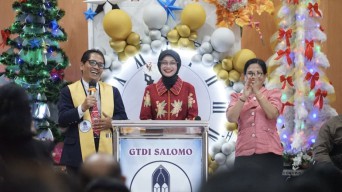 Hadiri Natal di Gereja Tuhan "Jemaat Salomo" Kediri, Mbak Vinanda Teguhkan Persatuan