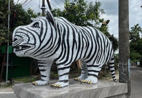 Patung Macan Putih Kediri Viral di Medsos, Ini Klarifikasi Kepala Desa