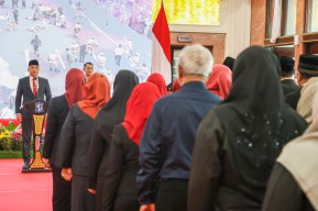 Wali Kota Surabaya Eri Cahyadi Mutasi 79 Pejabat Pemkot