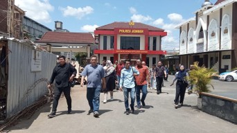 Rekan Seprofesi Dipolisikan, Puluhan Pengacara Datangi Polres Jember