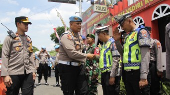 Tim Biroprovos Divpropam Mabes Polri Tinjau Pos Pelayanan Alun-Alun Kota Kediri