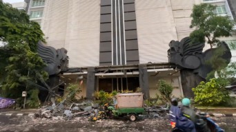 Gapura Paduraksa di Gedung Pemkab Lamongan Ambruk Diterjang Puting Beliung