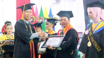 Universitas Kadiri Perkuat Target Daya Saing Internasional Berbekal Akreditasi Unggul