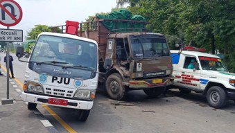 3 Kendaraan Terlibat Laka Beruntun di Lamongan, 2 Orang Dilarikan Rumah Sakit