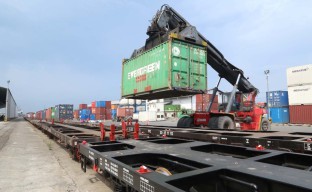 KAI Daop 8 Pecah Rekor! Kereta Api Jadi Andalan Logistik di Jawa Timur