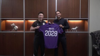 Persik Kediri Perpanjang Kontrak Ezra Walian Sampai 2029