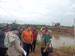 Dam Pelimpah Sungai Tanggul Jember Ambrol, Penyedia Terancam Blacklist