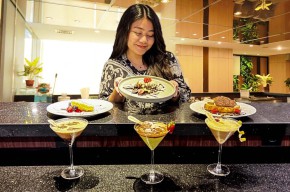 Unik! Corndog Isian Es Krim Magnum Jadi Primadona Baru Kuliner di Surabaya