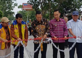 Ruas Jalan Plembon - Made Lamongan Diresmikan Bupati Yuhronur Efendi