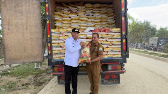 Bupati Tulungagung Hantarkan Sumbangan Beras ke Kabupaten Aceh Tamiang