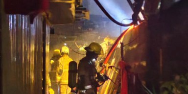 6 Petak Rumah di Kawasan Padat Penduduk Jalan Peneleh Surabaya Terbakar
