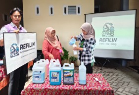 Isi Ulang Itu Keren, Refilin Roadshow Bikin Kediri Bebas Sampah Sachet