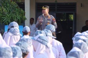 Saat Tongkat Komando Kapolres Tulungagung Berganti Menjadi Kapur Tulis