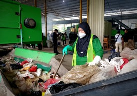 Kurangi Sampah di TPA Ngipik, Pemkab Gresik Operasikan Landfill Mining