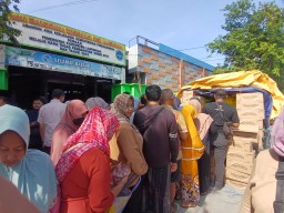 Operasi Pasar Murah Ramadan Diskoperindag Lamongan Diserbu Warga