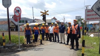 Sering Dilalui Truk Berat, KAI Persempit Perlintasan Sebidang di Kedungwaru Tulungagung