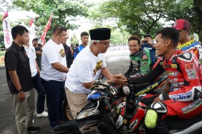 Gus Qowim Tinjau Latihan Bebas dan Kualifikasi Final Round MCR 2025 Walikota Cup Kediri