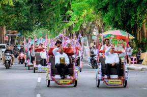 Kirab Adipura Gresik, Bupati Yani Pimpin Apresiasi untuk Pasukan Kebersihan