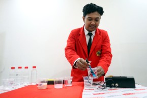 Canggih, Alat Buatan Mahasiswa Untag Ini Bisa Uji Higienitas Air Galon
