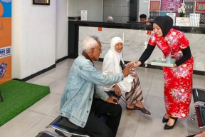 Intip Cara Unik BRI Mulyosari Manjakan Nasabah di Momen Imlek