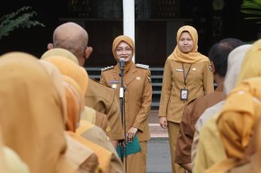 Mbak Vinanda Serahkan SK Kenaikan Pangkat, Tekankan Integritas dan Kode Etik ASN