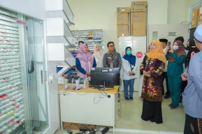 Khofifah Puji Inovasi Farmasi Robotik RSUD Syamrabu Bangkalan
