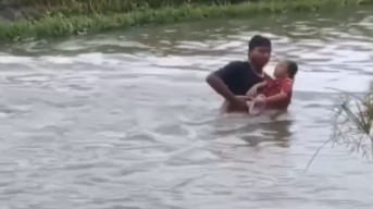 Bocah di Tulungagung Teseret Arus Sungai, Video Aksi Penyelamatannya Viral