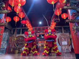 Meriahkan Imlek, Klenteng Tjoe Tik Kiong Tulungagung Undang Barongsai
