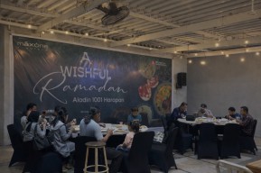 MaxOne Dharmahusada Surabaya Tawarkan Sensasi Berbuka Puasa Ala Timur Tengah