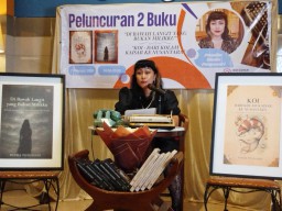 Tak Kejar Laku, Penulis Buku Asal Malang Luncurkan 2 Buku demi Literasi Warga