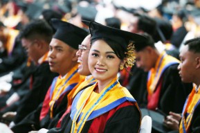 Ni Kadek Ayu Wardani Dobrak Mitos Aktivis Sulit Lulus Kuliah