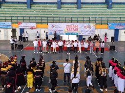Mahasiswa hingga Emak-Emak Antusias Ikuti Lomba Senam Kreasi PWI Lamongan