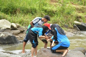 PJT I dan JKPKA Gandeng Pelajar Belajar Pantau Kualitas Air Sungai